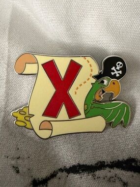 Disney | NWOT X Marks the Spot Pirates Pin
